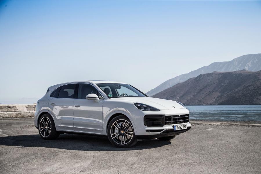  Porsche Cayenne Turbo 2017 года  (WW) (фото 29 из 45)